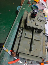 Load image into Gallery viewer, 1/16 British Cromwell  RC Tank WWII Master Edition version equipped with a 360-degree rotating electrical slip ring and a weathered paint finish
